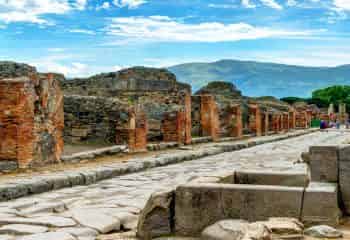 Walking Guided Tour of the Archaeological Excavations of Pompeii