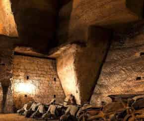 The walking tour and guided tour of Underground Naples is suitable for those who want not only to know the visible part of the Campania capital