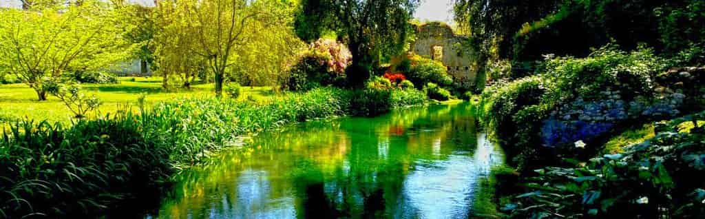 Ninfa Gardens and Sermoneta Guided Tour | Evolved Guide