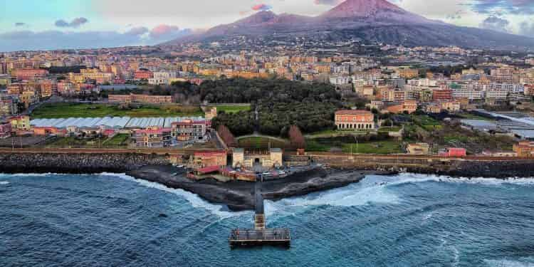 Napoli: la città, i sotterranei e la Reggia di Caserta