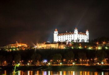 Bratislava Slovacchia, tour a piedi di sera della città